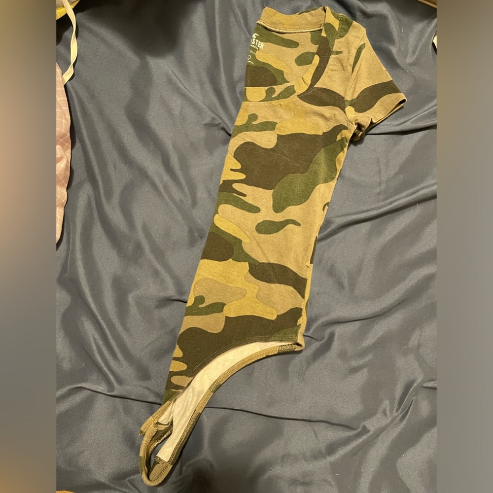 *NWOT* Hollister Crew Neck Camo Buttonsnap Bodysuit